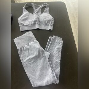 NWOT HIGH WAISTED LEGGINGS AND TOP IN GREY COLOR M